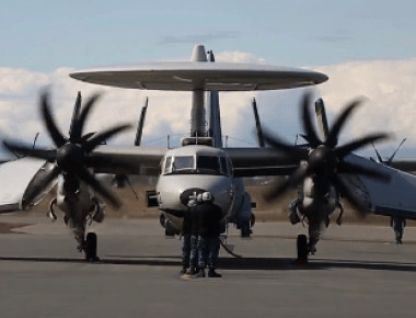 Απογείωση ελικοπτέρου E-2C Hawkeye από την Αλάσκα (βίντεο)